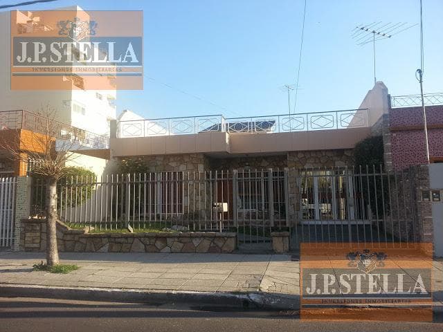 Casa 3 Amb c/ Garage - Lote 10x33 - 152 m² Cubiertos - S.Justo (Ctro)