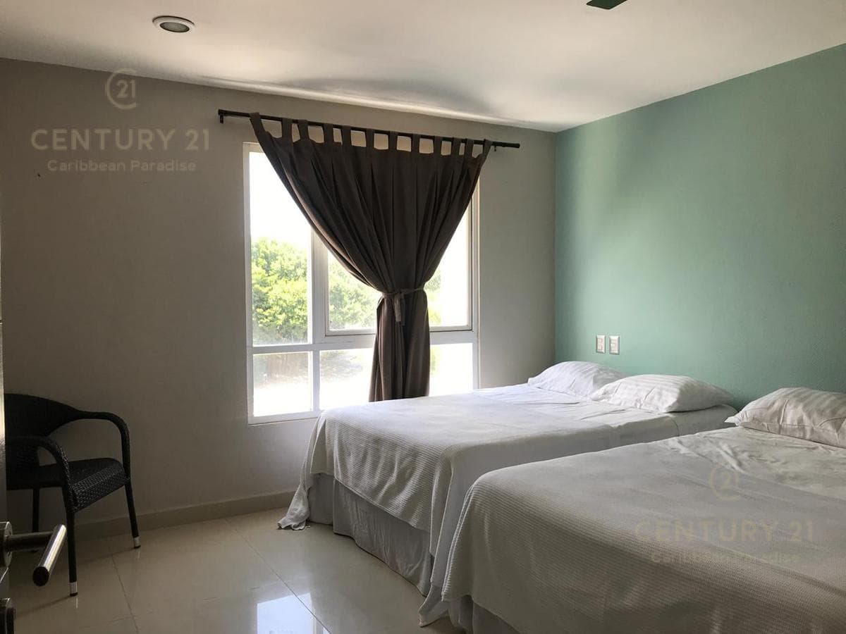 SE VENDE PENTHOUSE DE 3 RECAMARAS EN EL CENTRO AV 10 P2843