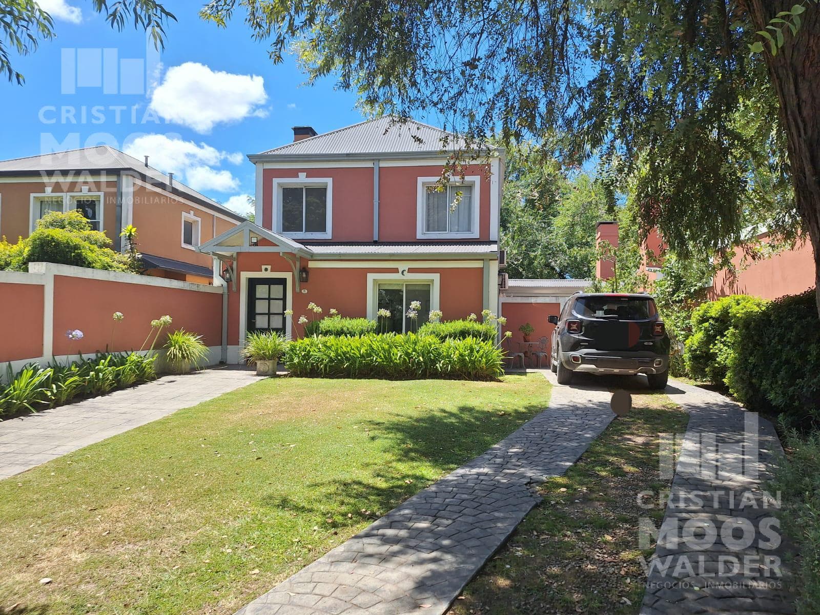 3-room house for sale in the woods of Barrio Septiembre.