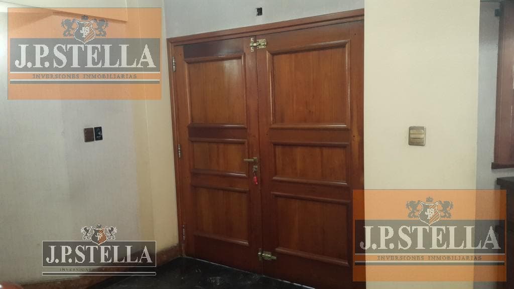 IMPORTANTE Casa 6 Amb. C/ Garage 2 autos - Pileta - ALQUILADO- S.Justo (Ctro)