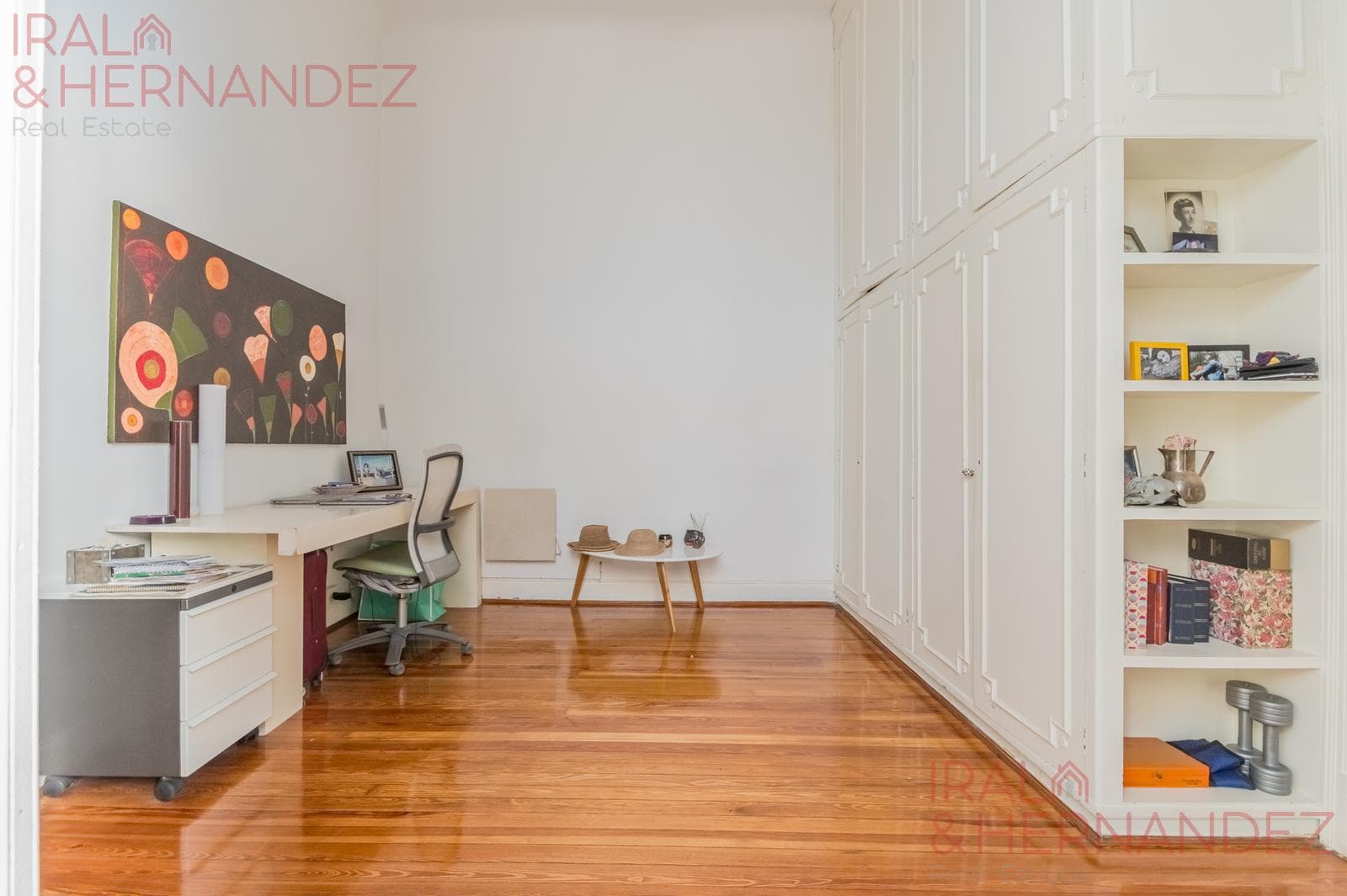 Stunning townhouse for sale in Nuñez with a terrace
