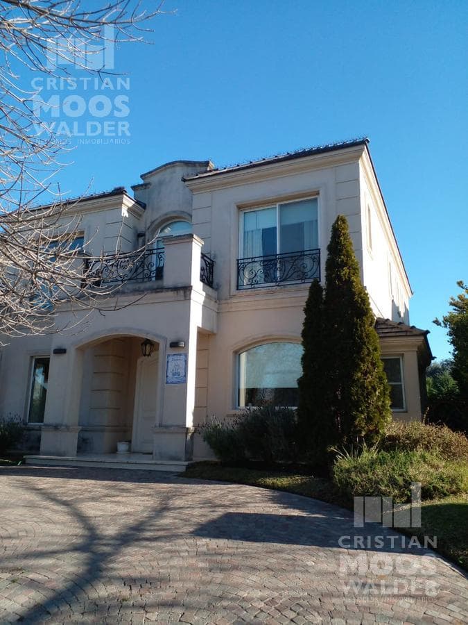 House for Sale with 8 Rooms - Escobar