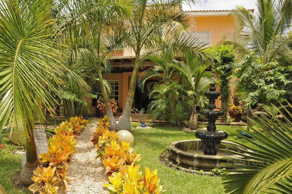 Casa 6 Recamaras en Venta Playa Paraiso Playa del Carmen | Con Paneles Solares | P3287