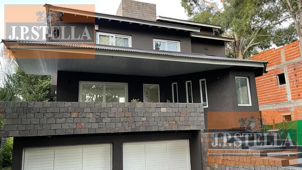Casa 5 Amb. c/ 2 cocheras, quincho y pileta (303 m² Cub.) - Santa Teresita