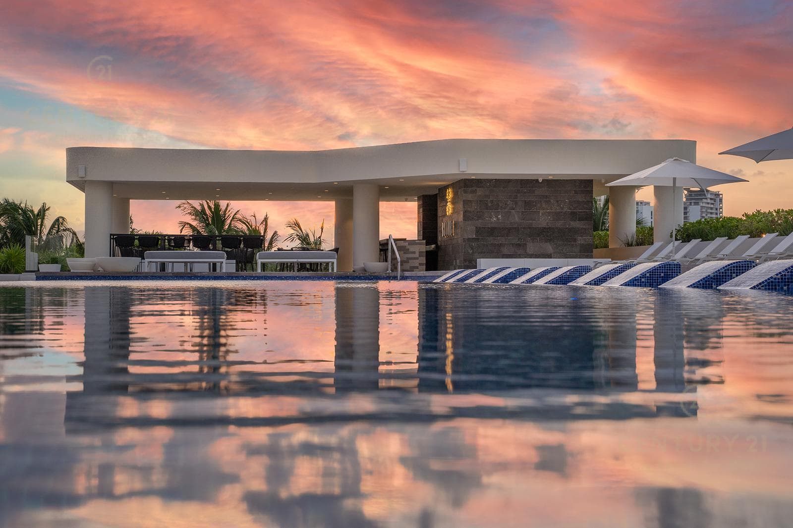 Luxury Condo for Sale in Puerto Cancún C3783