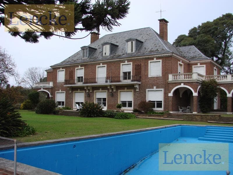 Lencke is selling - A magnificent, high-end home on the cliffside, one of a kind