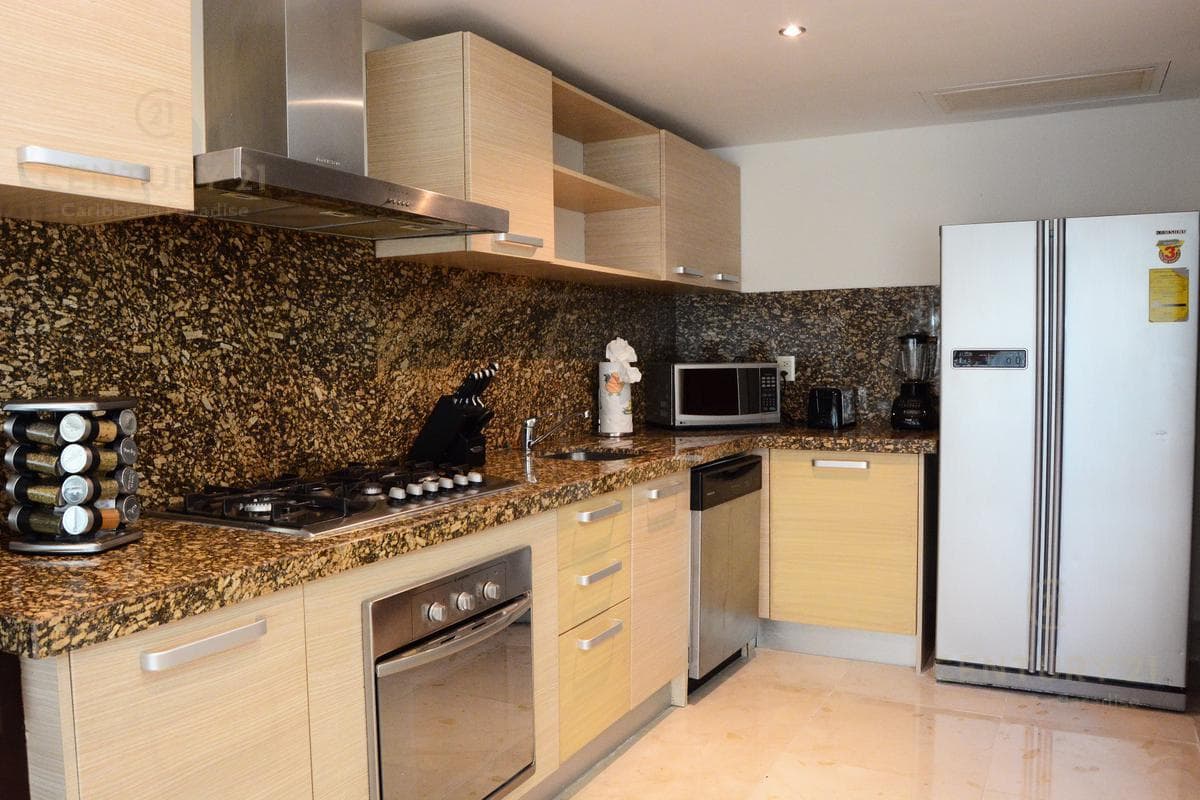 LUXURY DUPLEX FOR SALE, 2 BEDROOMS, VIA 38, PLAYA DEL CARMEN P1131