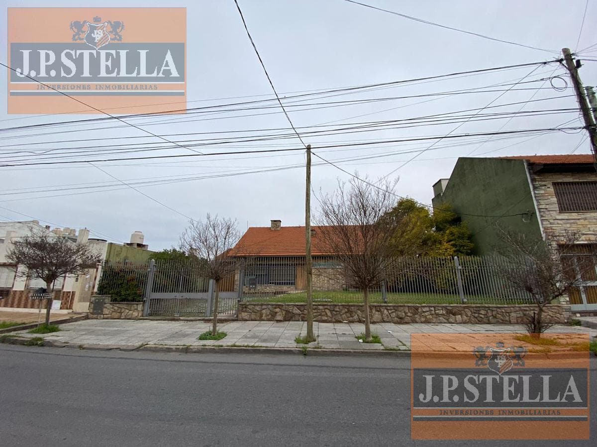Casa 4 Amb en Fracción de 1724 m² salida a 2 calles - Ideal Constructor - San Justo