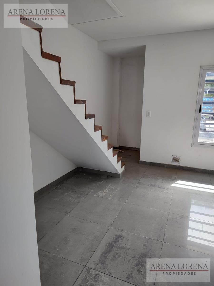 4-room duplex in a condominium, facing the street 3 bedrooms 2 bathrooms Ituzaingó North Villa Ariza