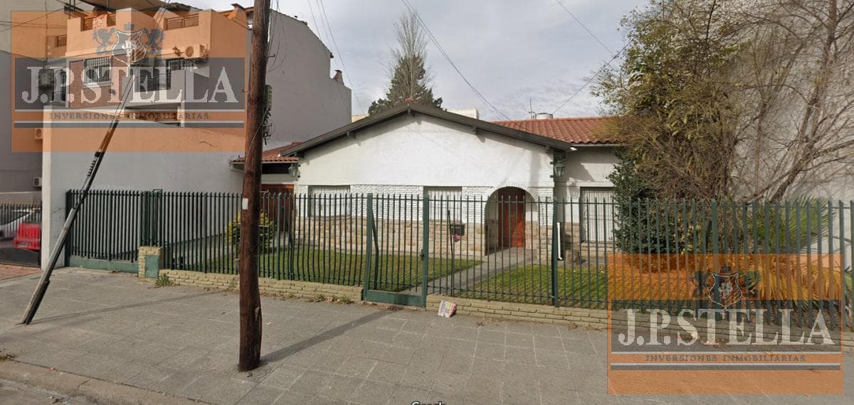 Chalet 6 Amb. C/ Parque y Pileta 250 m² Cub. Lote 698 m² - ALQUILER solo USO COMERCIAL- Ramos Mejia