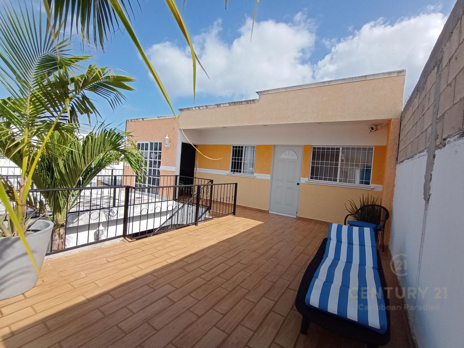 Spacious 6-Bedroom Tuscan-Style House on Chemuyil Avenue, Playa del Carmen P4117