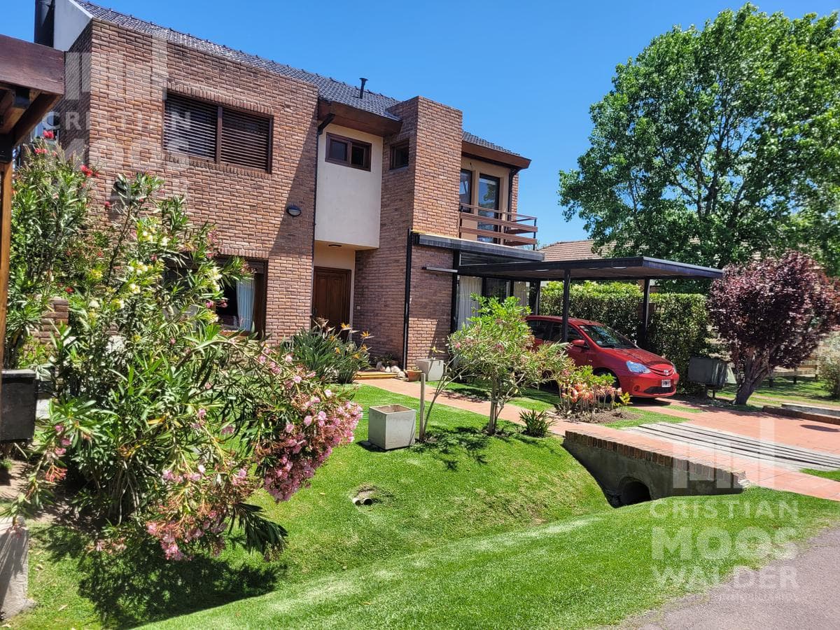House for Sale with 6 Rooms - Country Maschwitz Club