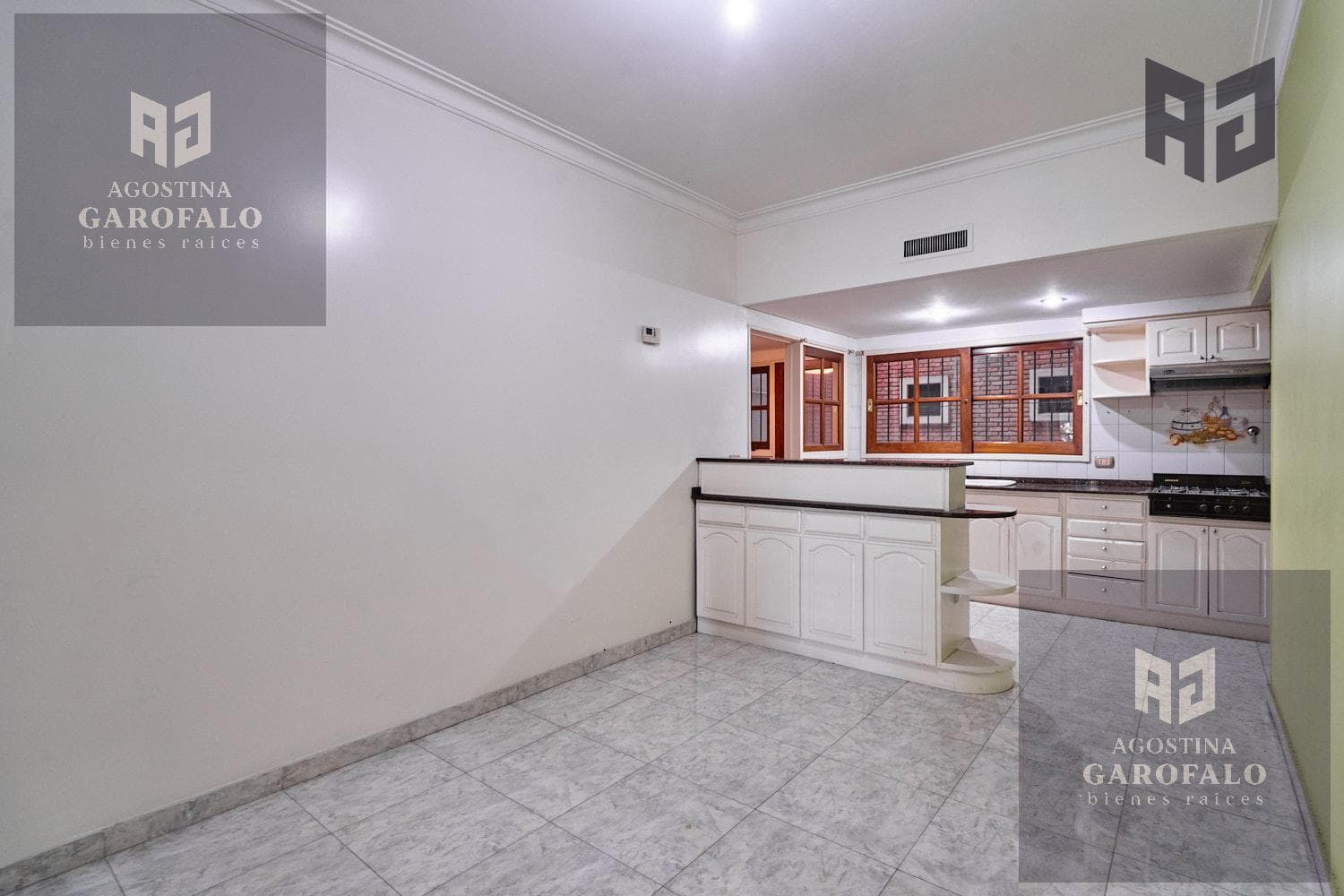 Spectacular apartment for sale: 5 rooms, 2 parking spaces, storage room, two balconies, and a patio in Caballito