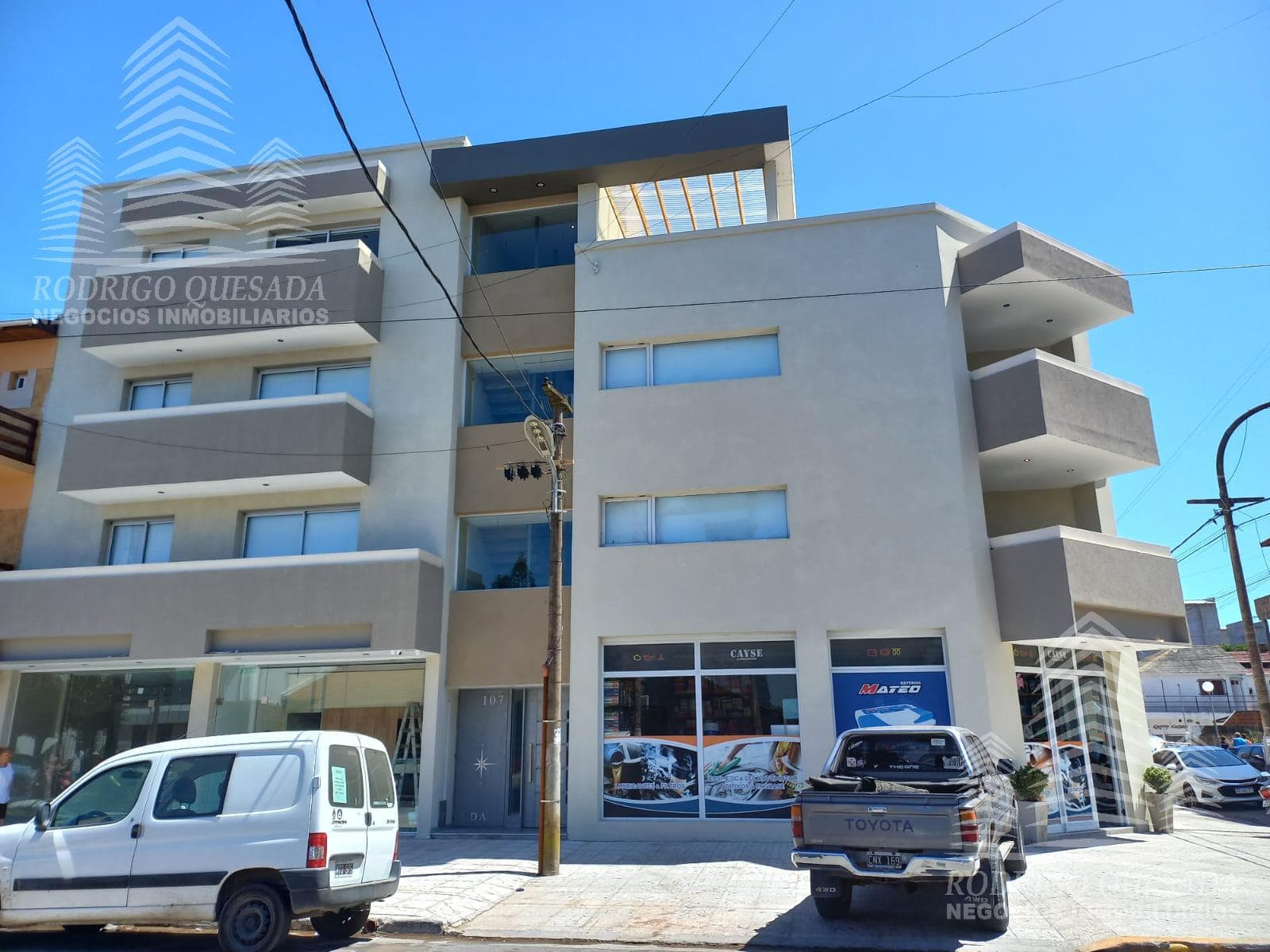 Excellent 2-room apartment on the side of the building, at the corner of Sarmiento and Newbery!!