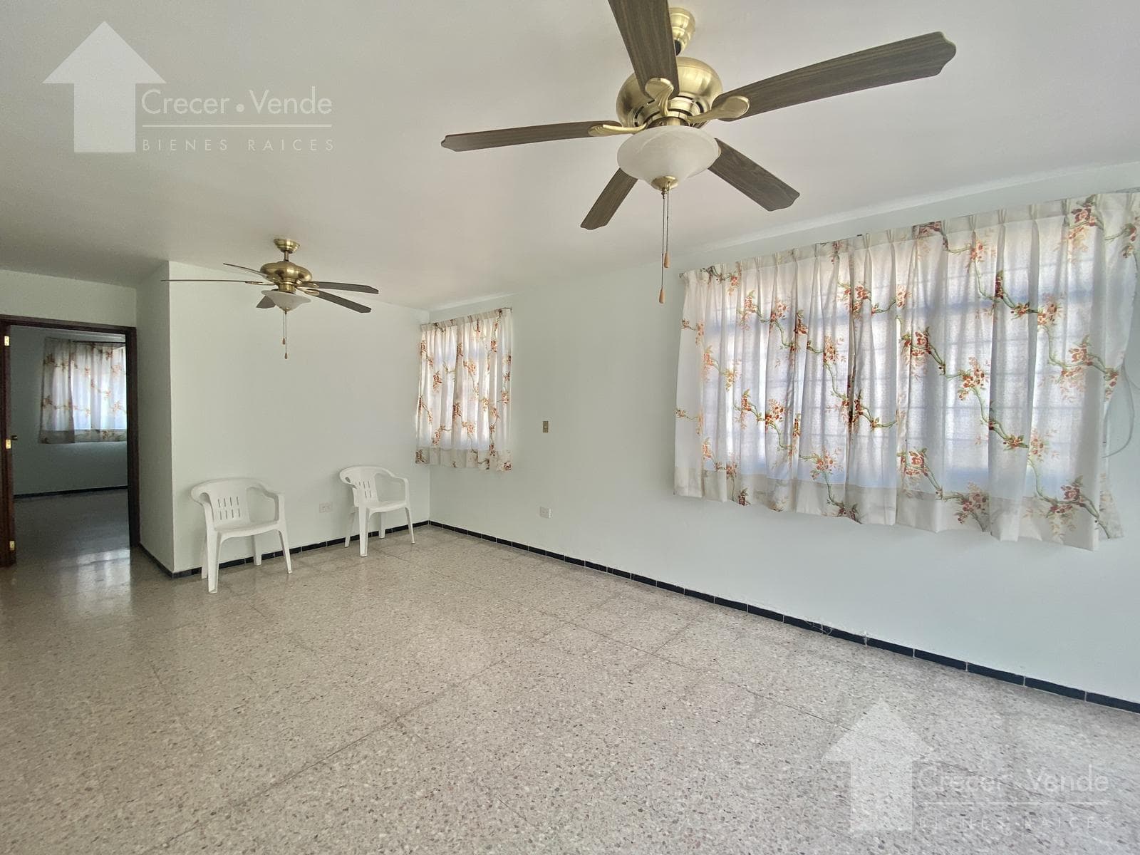 Corner house with 2 separate units, Flores Magón neighborhood, Galerías Cuernavaca area