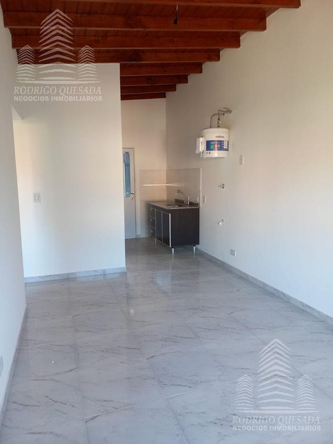 Comfortable, brand-new apartment, 3 bedrooms, 2nd floor, street-facing, with parking.