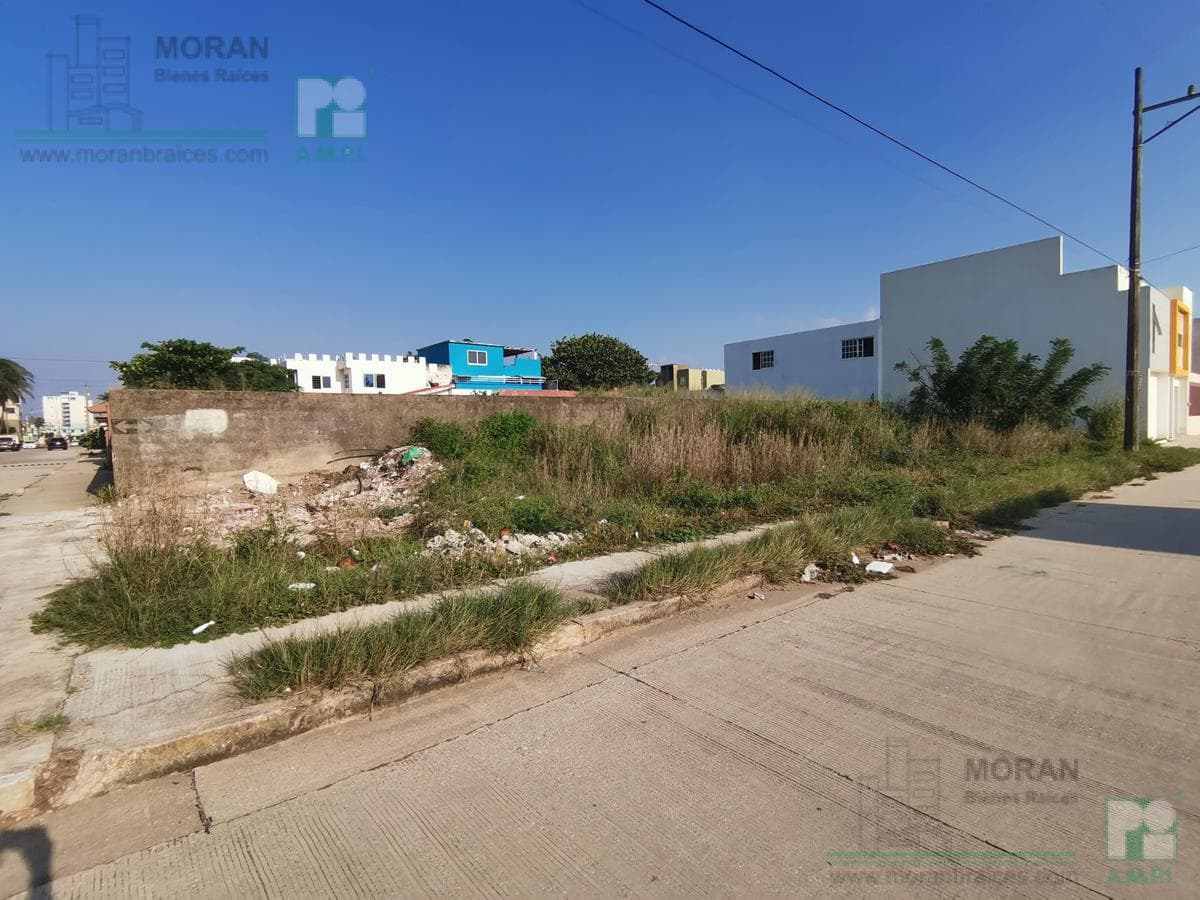 Land - Puerto México