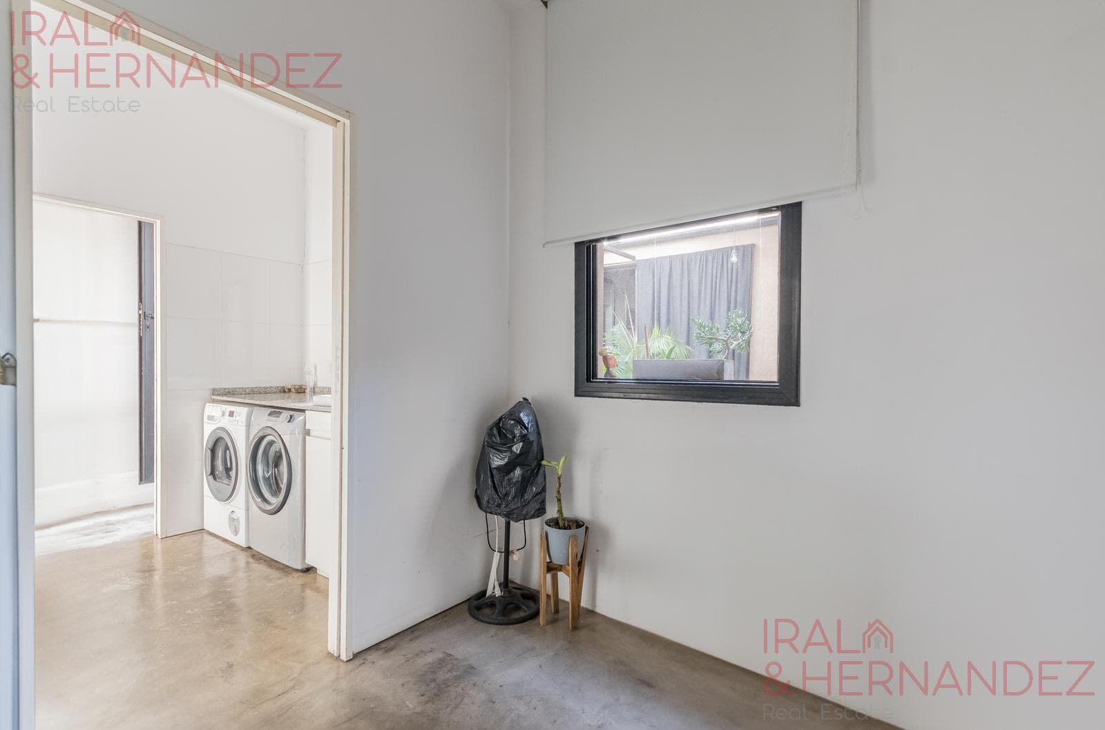 Stunning townhouse for sale in Nuñez with a terrace
