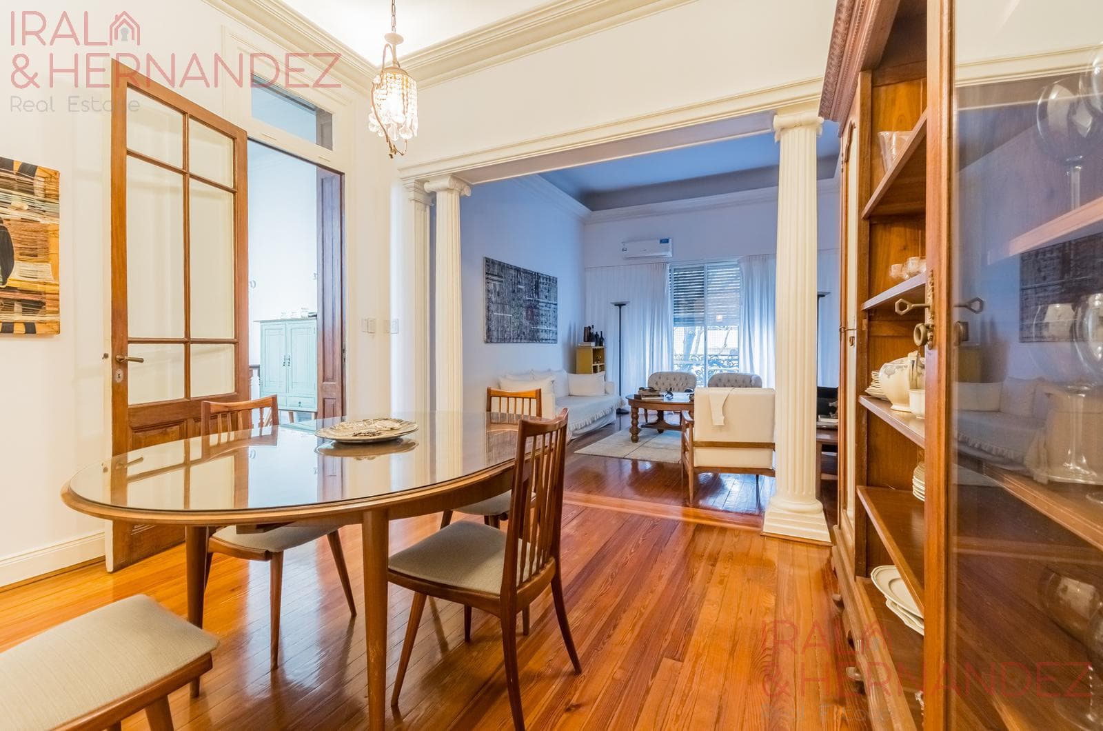 Stunning townhouse for sale in Nuñez with a terrace