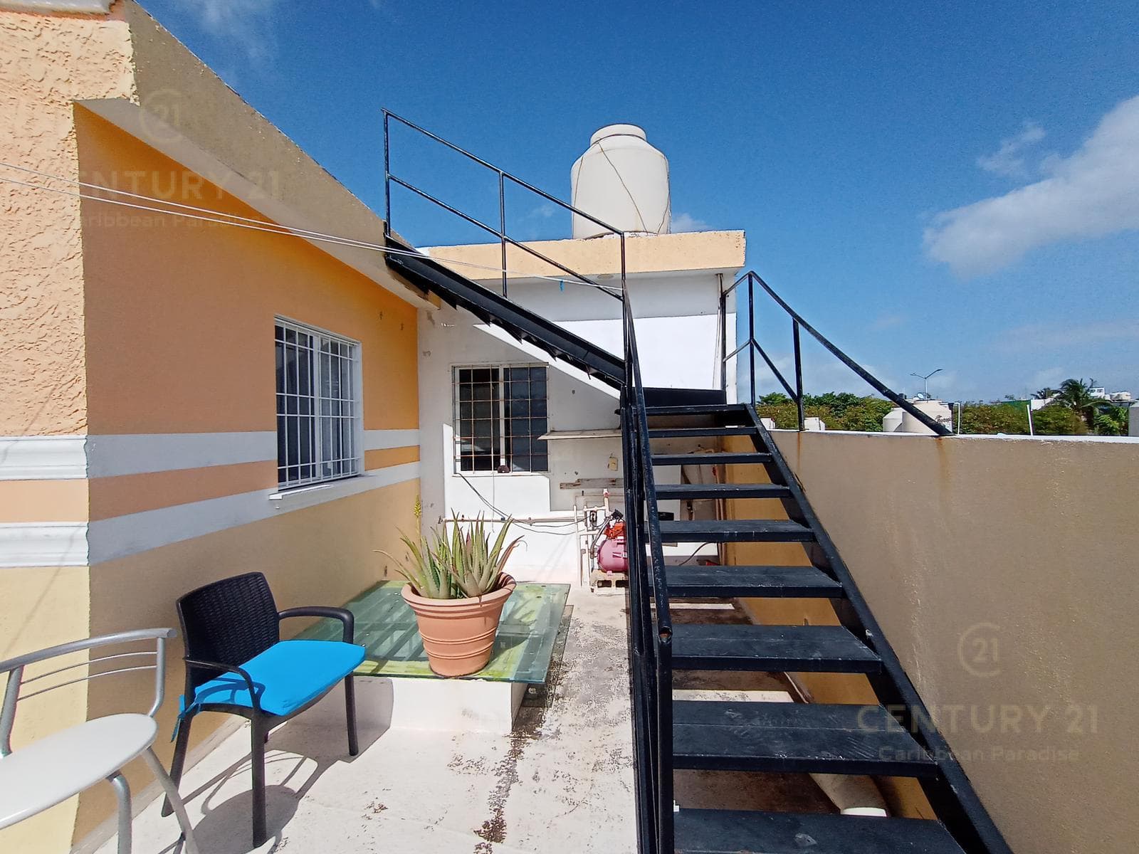 Spacious 6-Bedroom Tuscan-Style House on Chemuyil Avenue, Playa del Carmen P4117