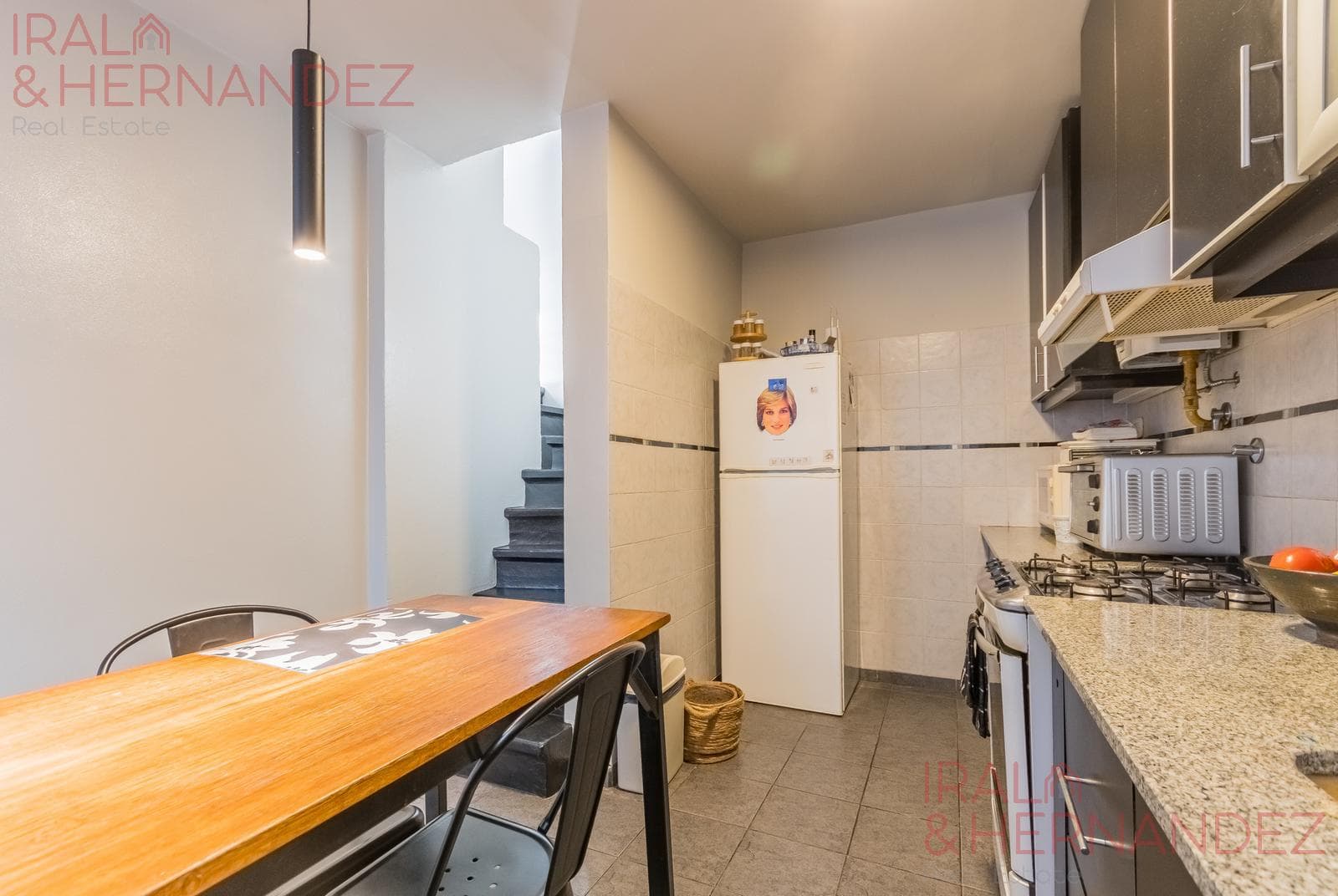 Stunning townhouse for sale in Nuñez with a terrace