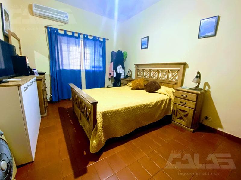 Beautiful 4-bedroom house with a park and pool. Master suite, 2-car garage. Don't miss this opportunity