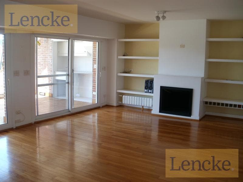 For sale: excellent house in Bahía del Sol, with 3 bedrooms, a playroom, a boat slip, and 2 garage spaces
