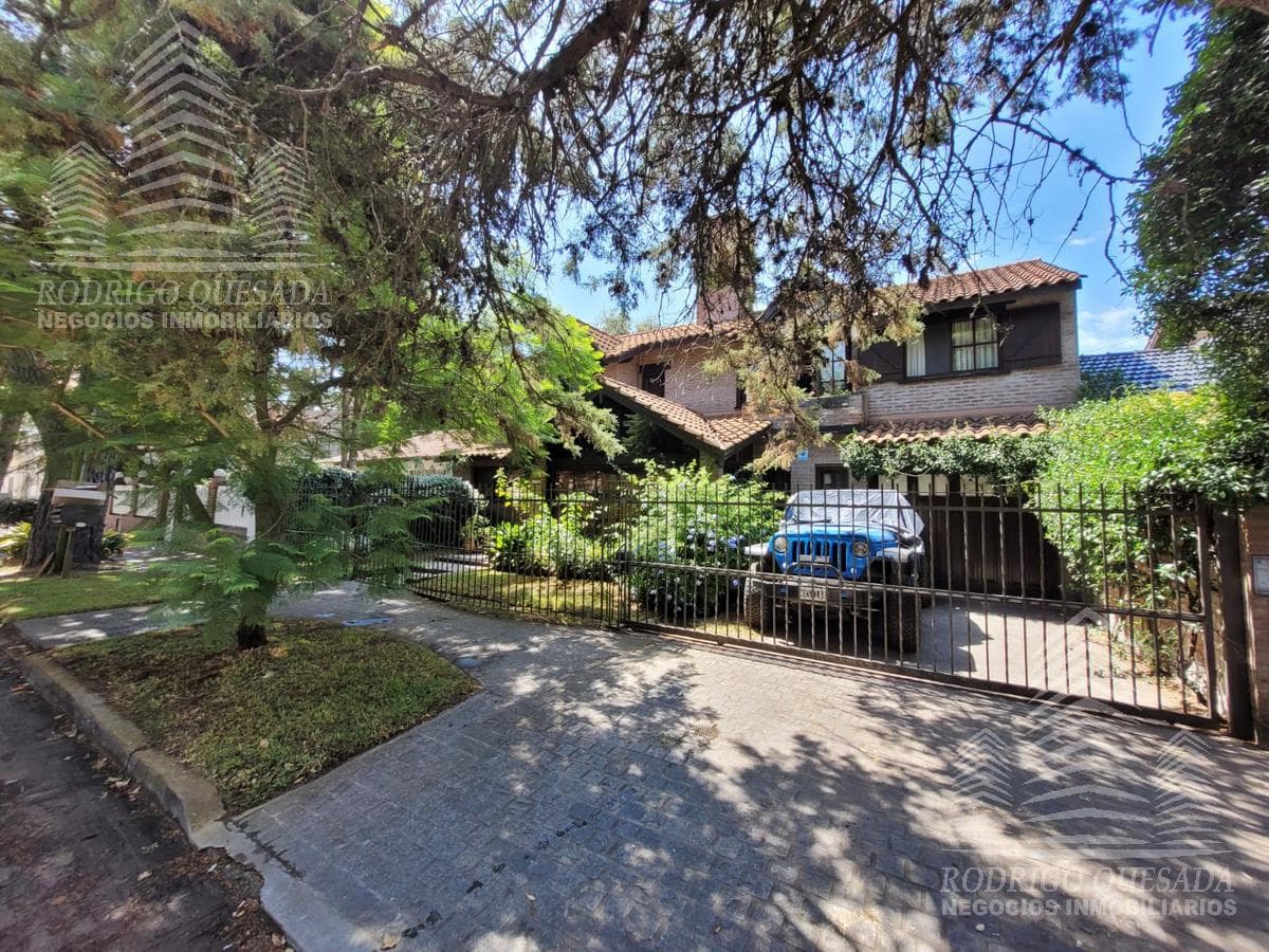 An excellent, high-end home with luxurious touches!