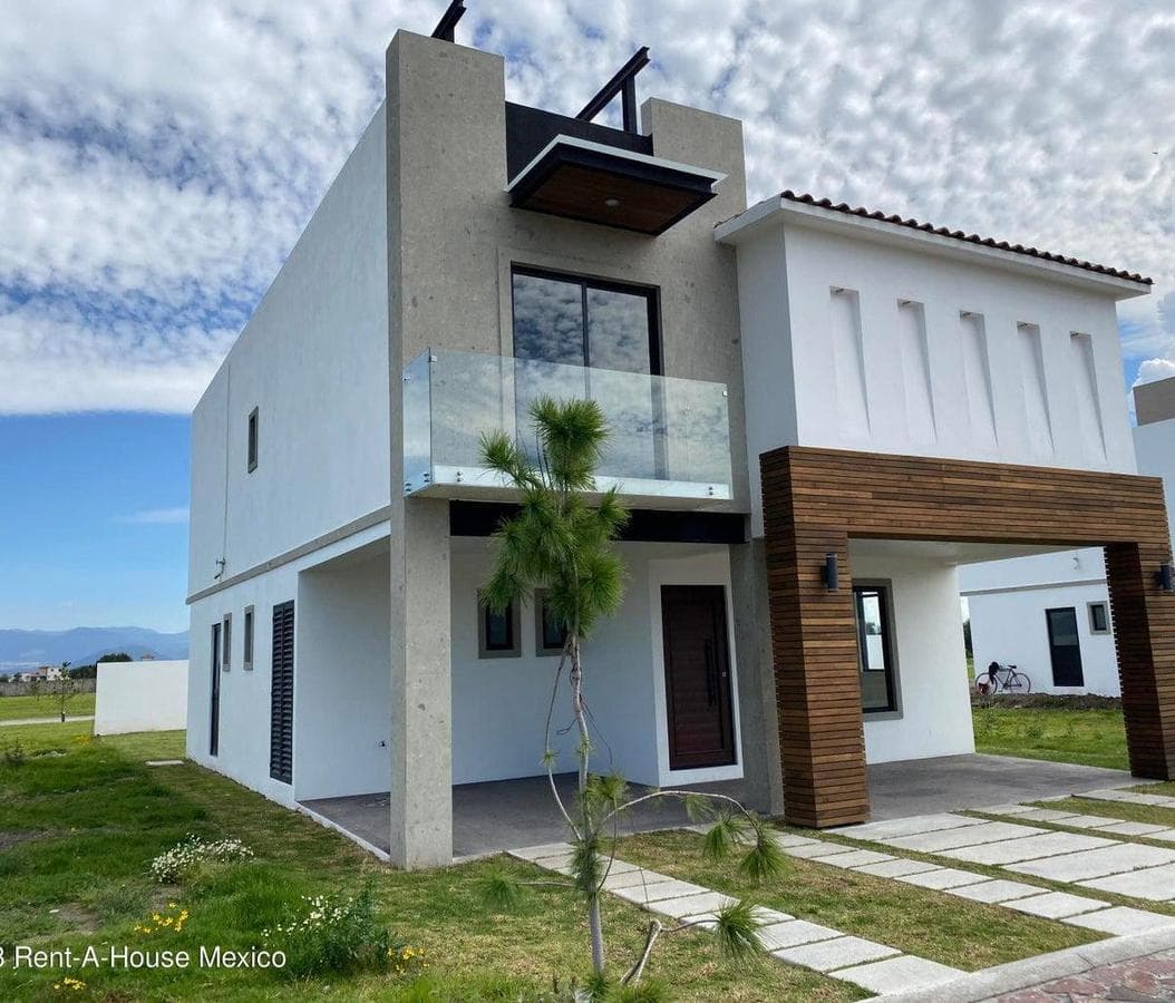 House for Sale in Metepec, Llano Grande, GIS 26-2983