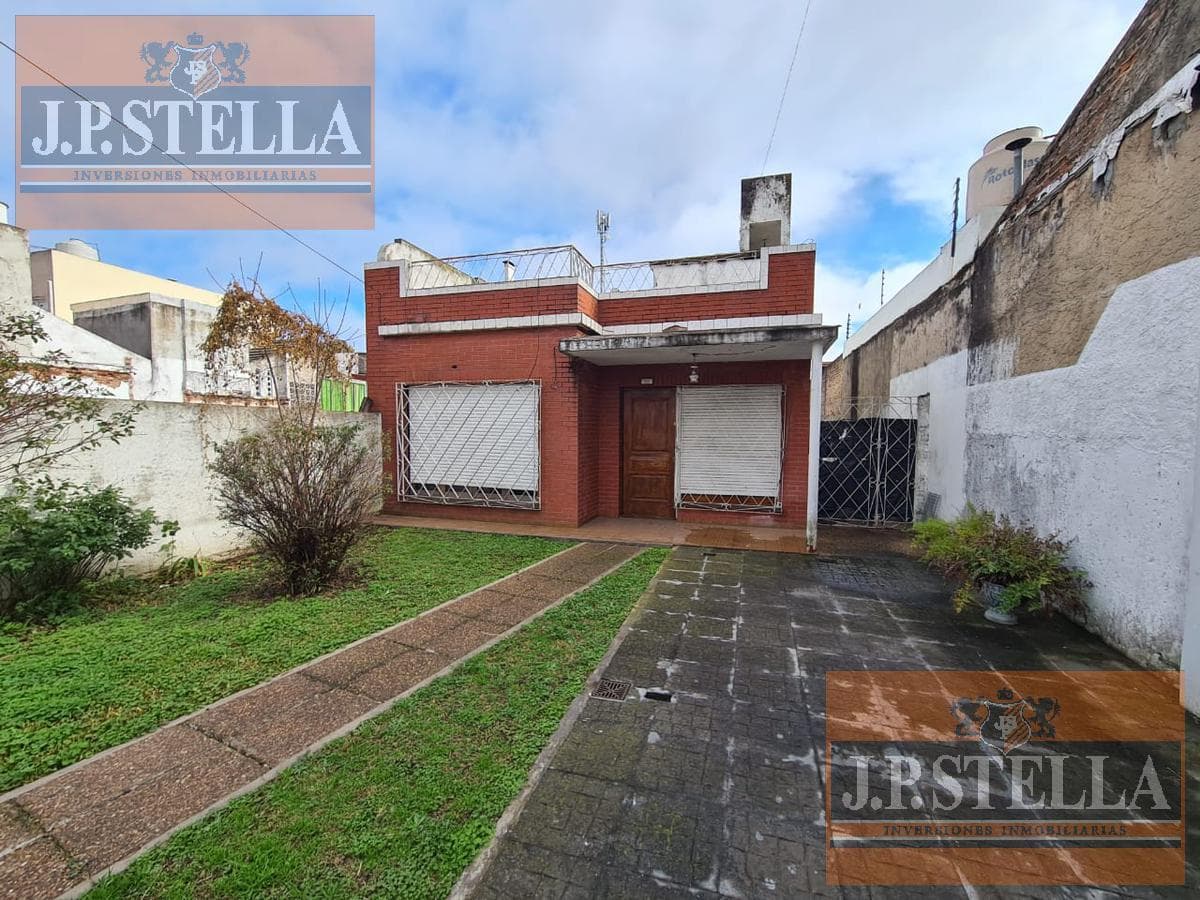 Casa 3 Ambientes c/ Entrada de Auto - 150 m² Cub. - Ramos Mejia