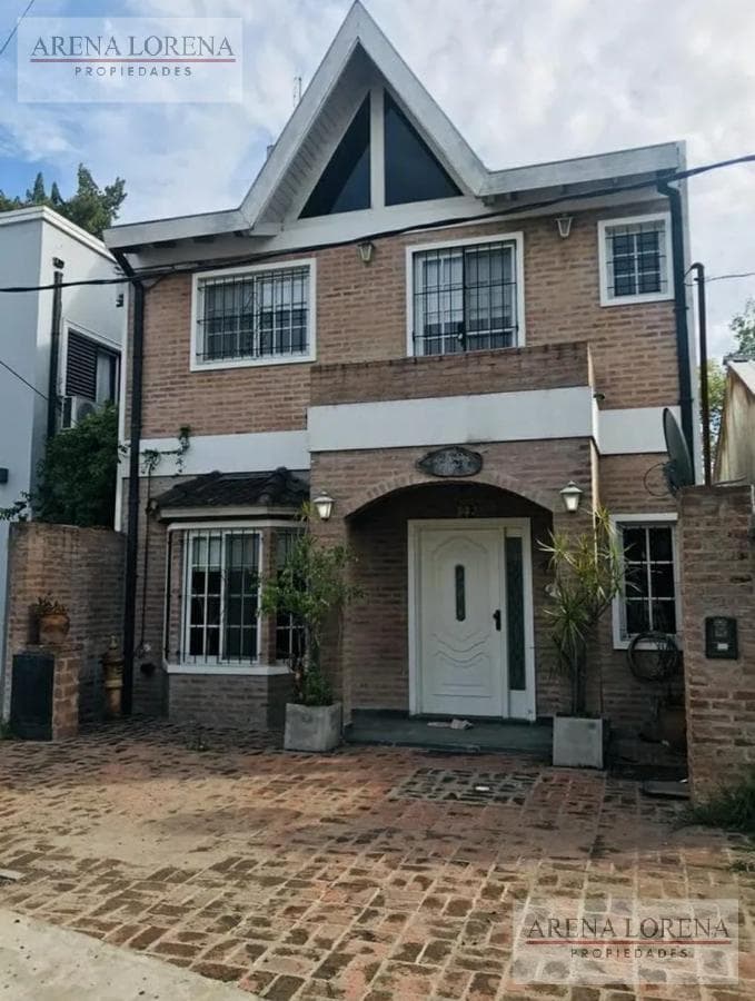 4-Room House—3 Bedrooms—Jacuzzi—2 Bathrooms—Villa Gobernador Udaondo—For Sale or Trade for an Apartment or Condominium in Haedo—