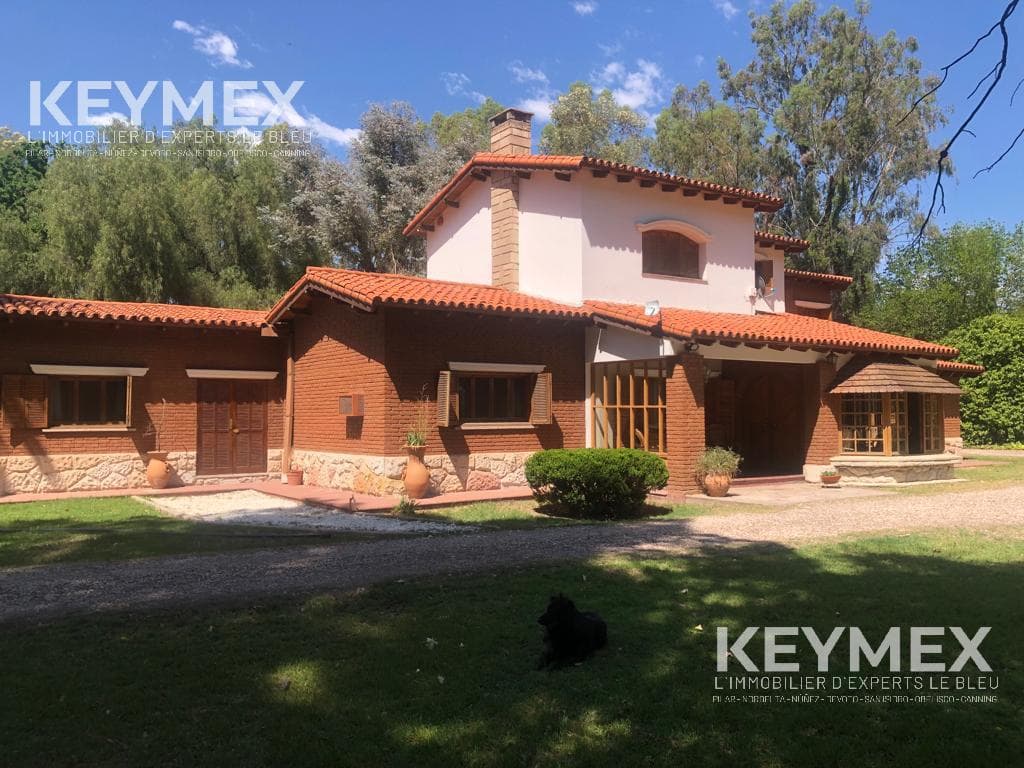 House for Sale in San Rafael, Mendoza. Investment opportunity for development and/or a restaurant or hotel venture.