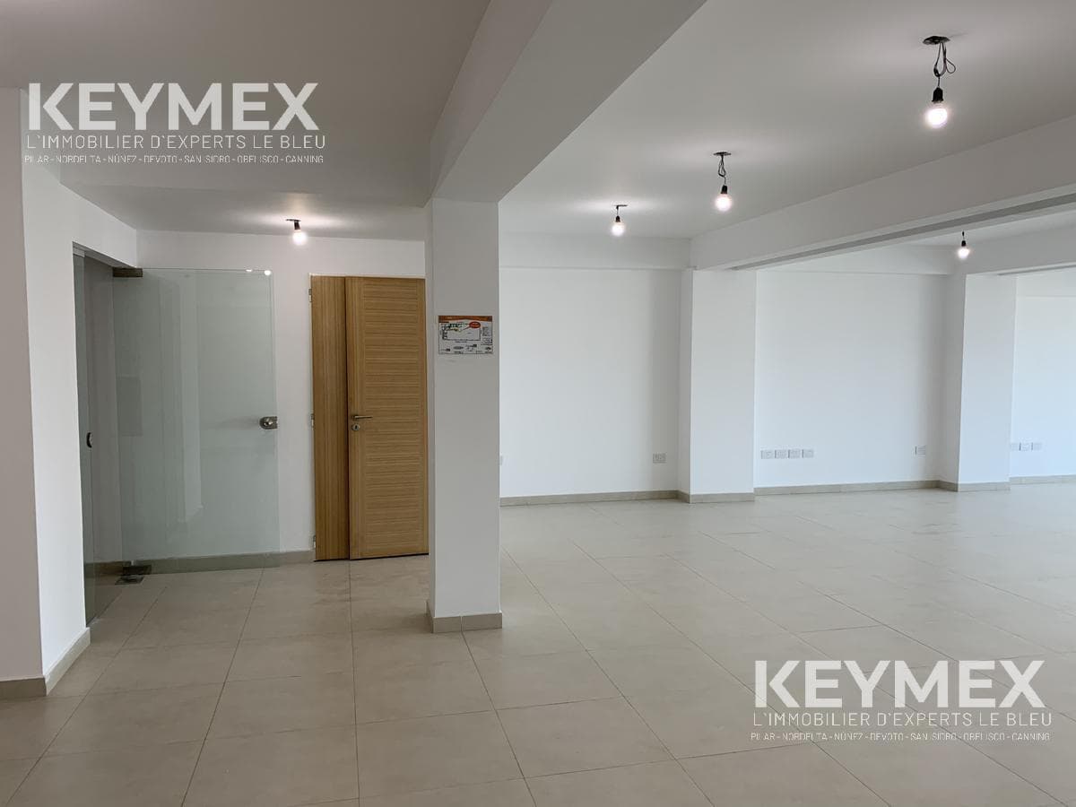 Open-Concept Office, 145 m² - Versatile Use