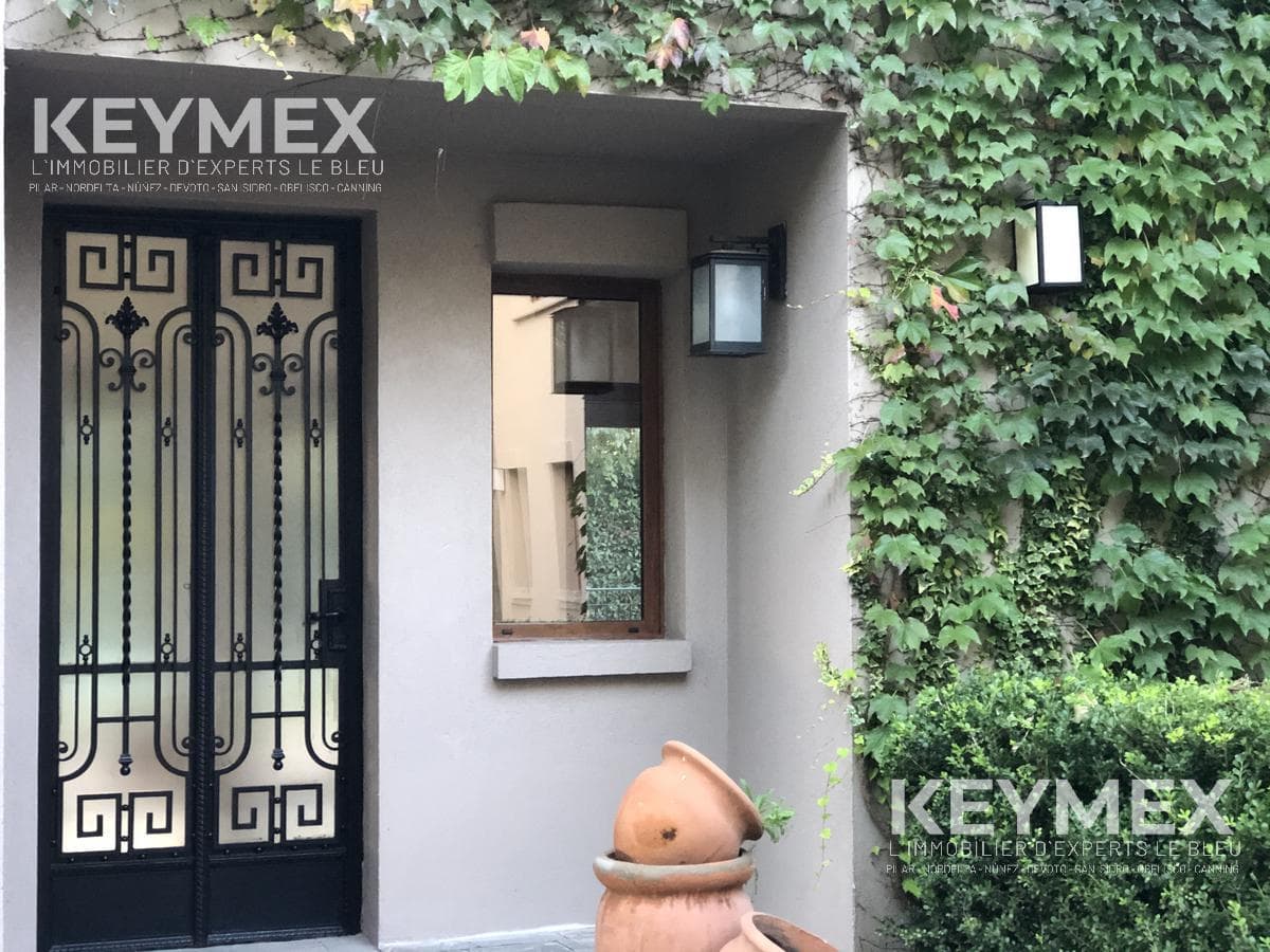 6-Room House for Sale in the Villa Rosa Gated Community