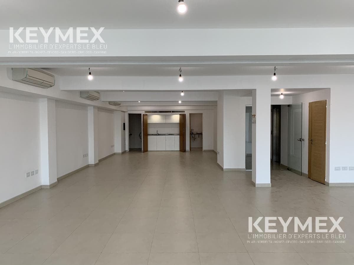 Open-Concept Office, 145 m² - Versatile Use
