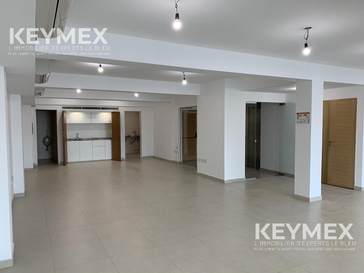 Open-Concept Office, 145 m² - Versatile Use
