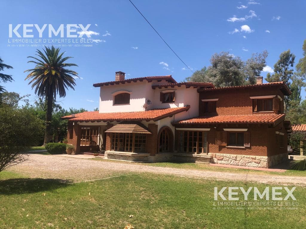 House for Sale in San Rafael, Mendoza. Investment opportunity for development and/or a restaurant or hotel venture.