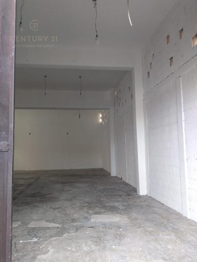 Bodega Comercial en Venta Sobre Avenida en Playa del Carmen | Con uso Mixto | P3303