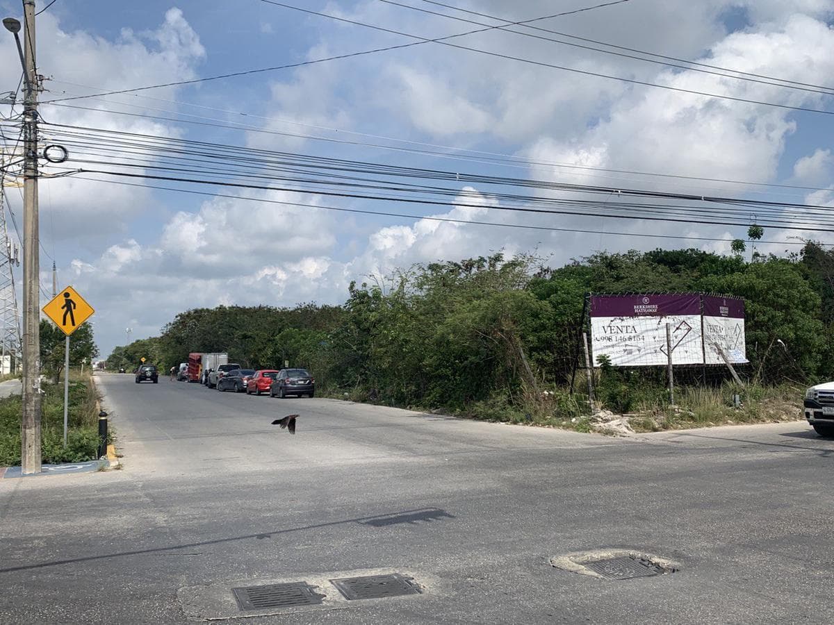 Land for Sale Av. 135, South of Cancún, SM 518, Corner