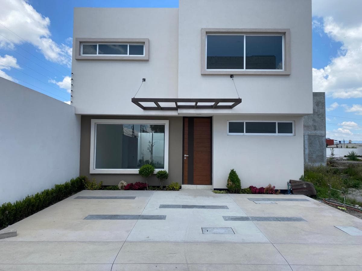 House for Sale on Garza Street in San Salvador Tizatlali, Metepec 26-630