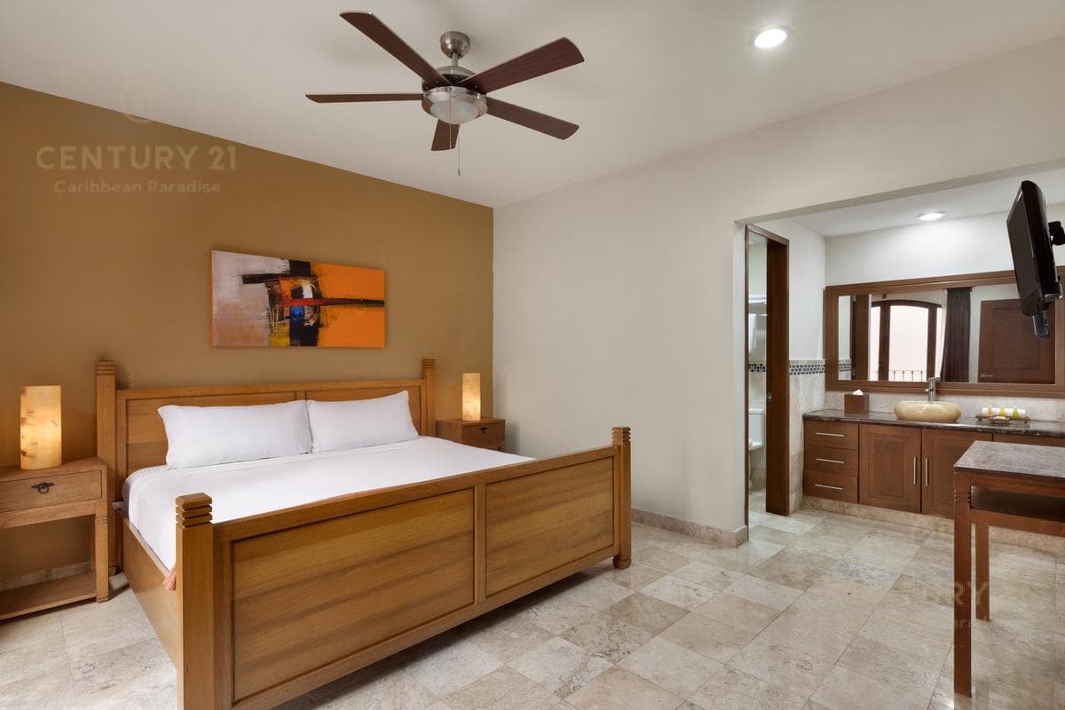 Luxury 3-Bedroom Condo for Sale on 5th Avenue, Playa del Carmen P3892