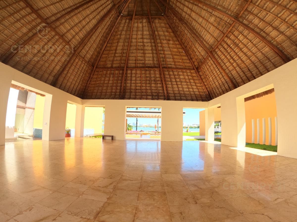 Casa 5 Recamaras en Venta | Isla Dorada Cancún | Frente a Laguna Nichupte | C3220