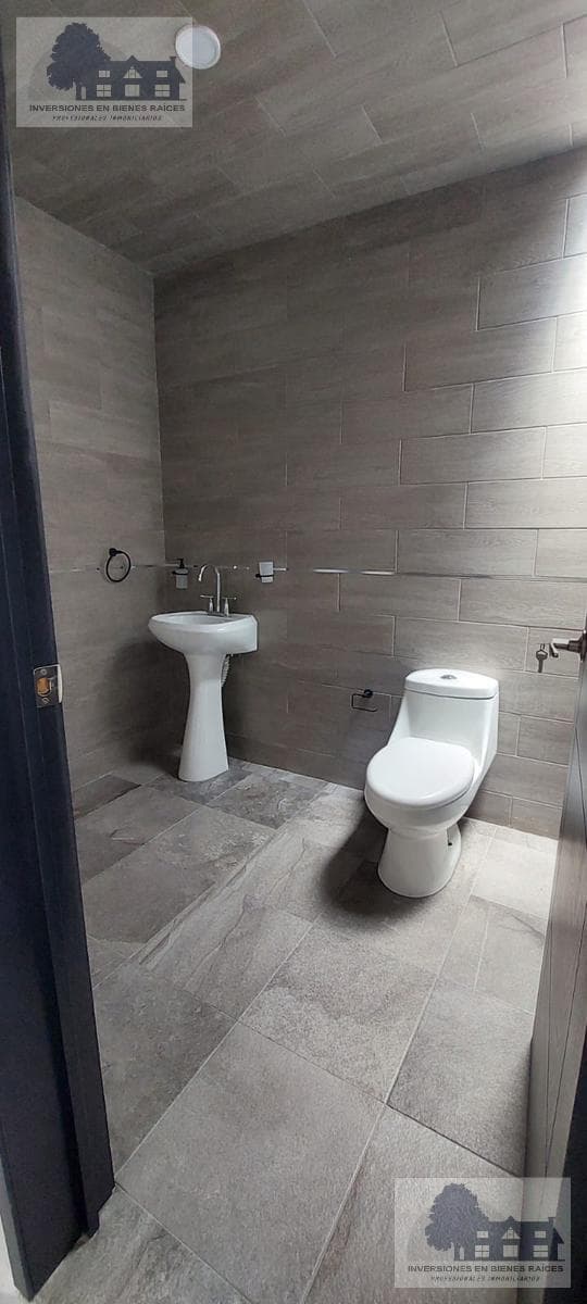 House for Sale Very Close to Calzada al Pacifico, Toluca.