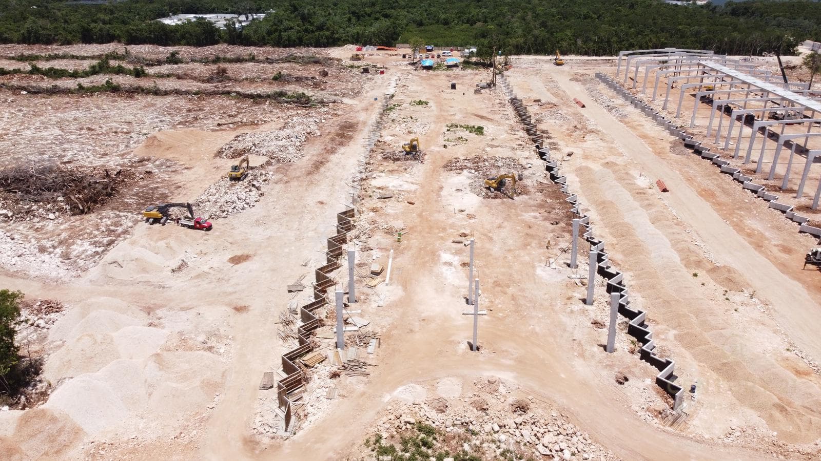 Bodegas en Venta en próxima Central de Abastos en Playa del Carmen P3395