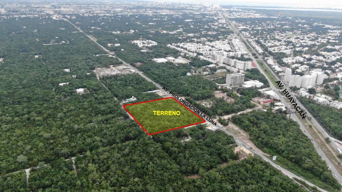 Land for Sale at the Intersection of Av. Prolongación La Luna and Avenida La Huayacán