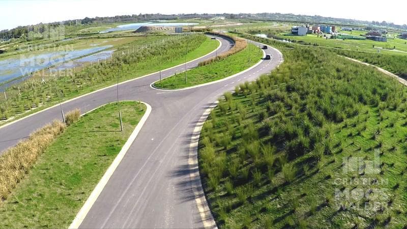 Land for Sale in the Acacias Neighborhood, Puertos del Lago.