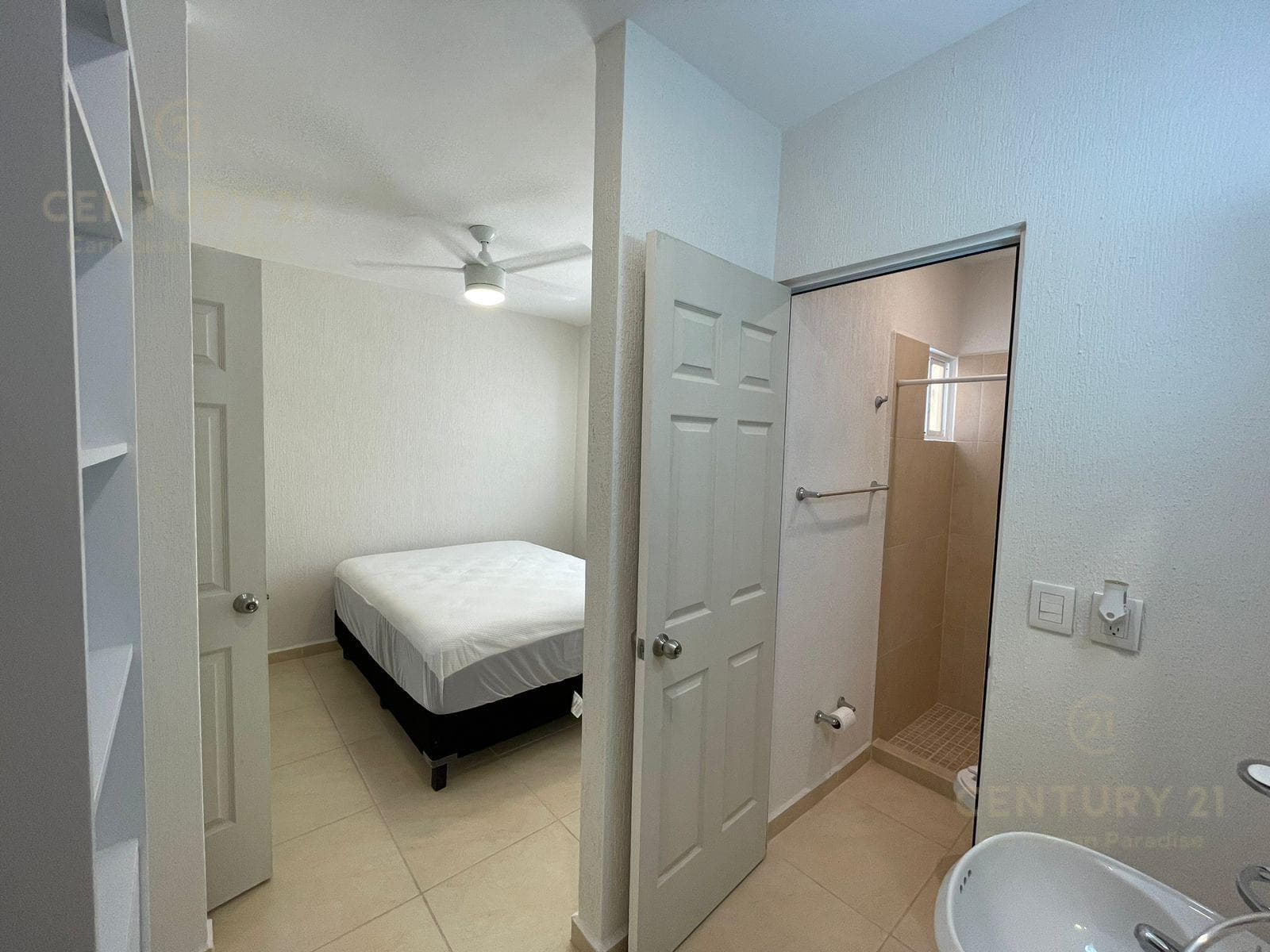 Casa en Renta sin Muebles Tres Recamaras, 3.5 Baños Fracc. Frontemare Playa del Carmen P4026