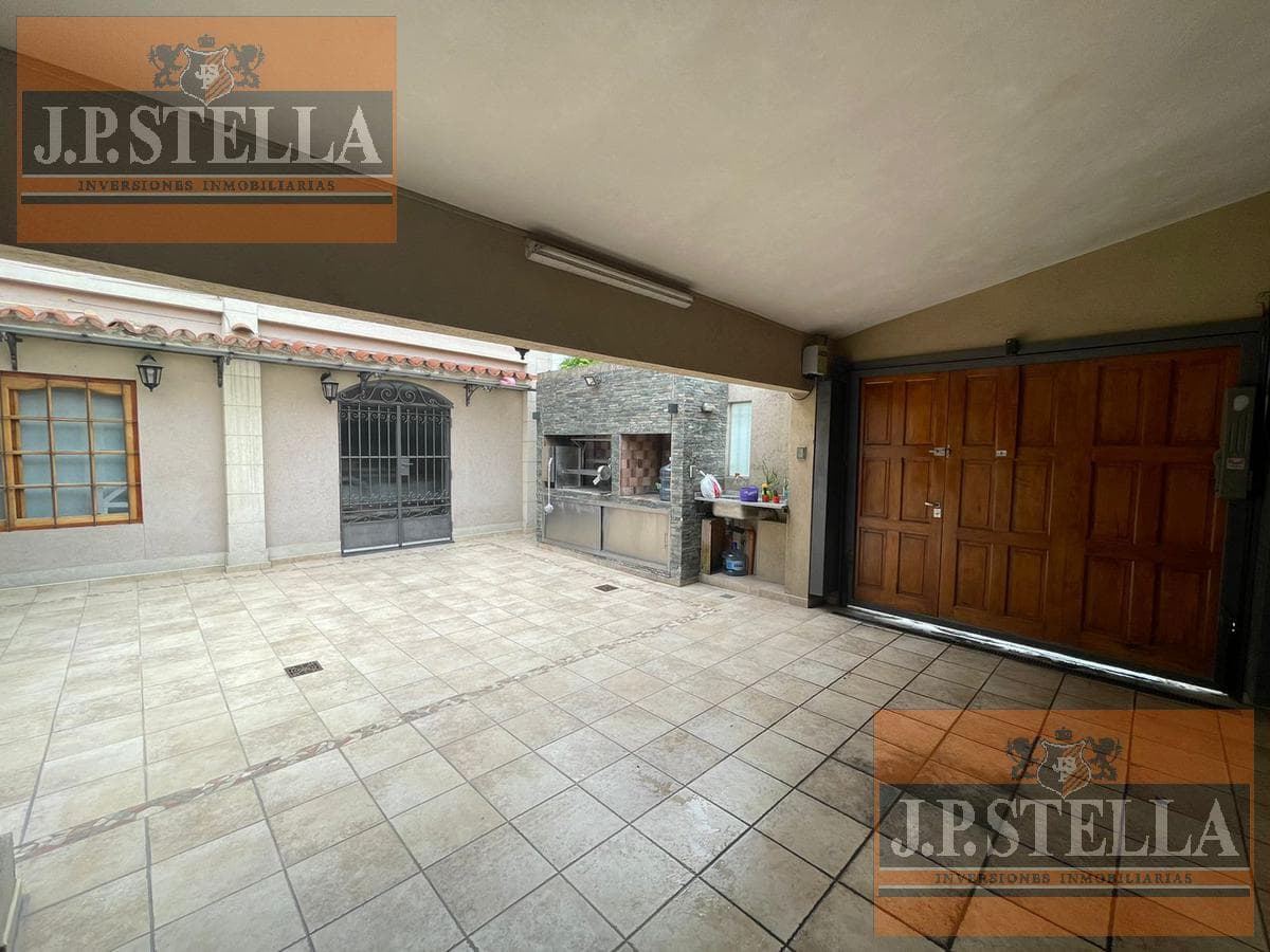 Casa 5 Amb. 192 m² Cub. c/ Cochera - Solo Uso Profesional - Villa Luzuriaga