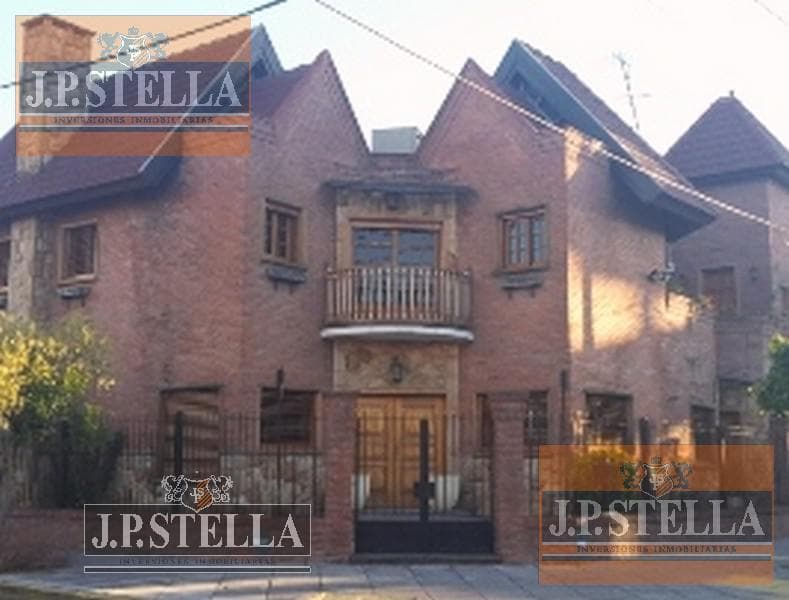 IMPORTANTE Casa 6 Amb. C/ Garage 2 autos - Pileta - ALQUILADO- S.Justo (Ctro)