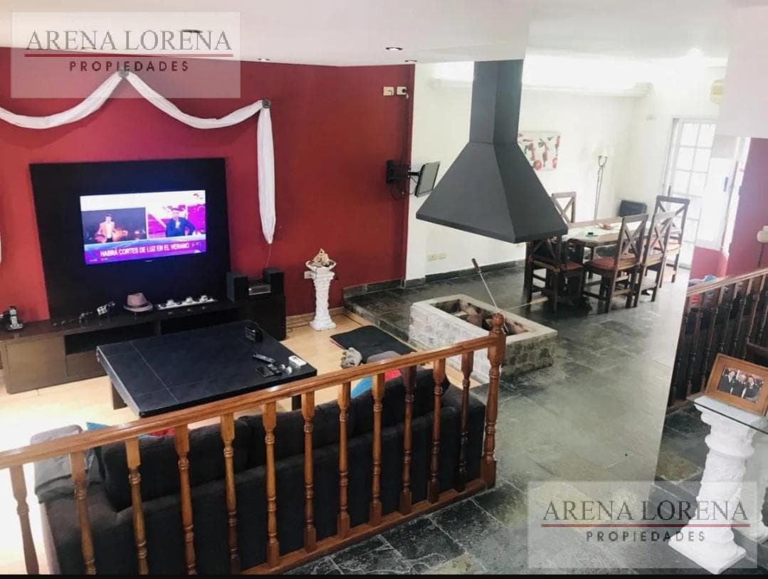 4-Room House—3 Bedrooms—Jacuzzi—2 Bathrooms—Villa Gobernador Udaondo—For Sale or Trade for an Apartment or Condominium in Haedo—